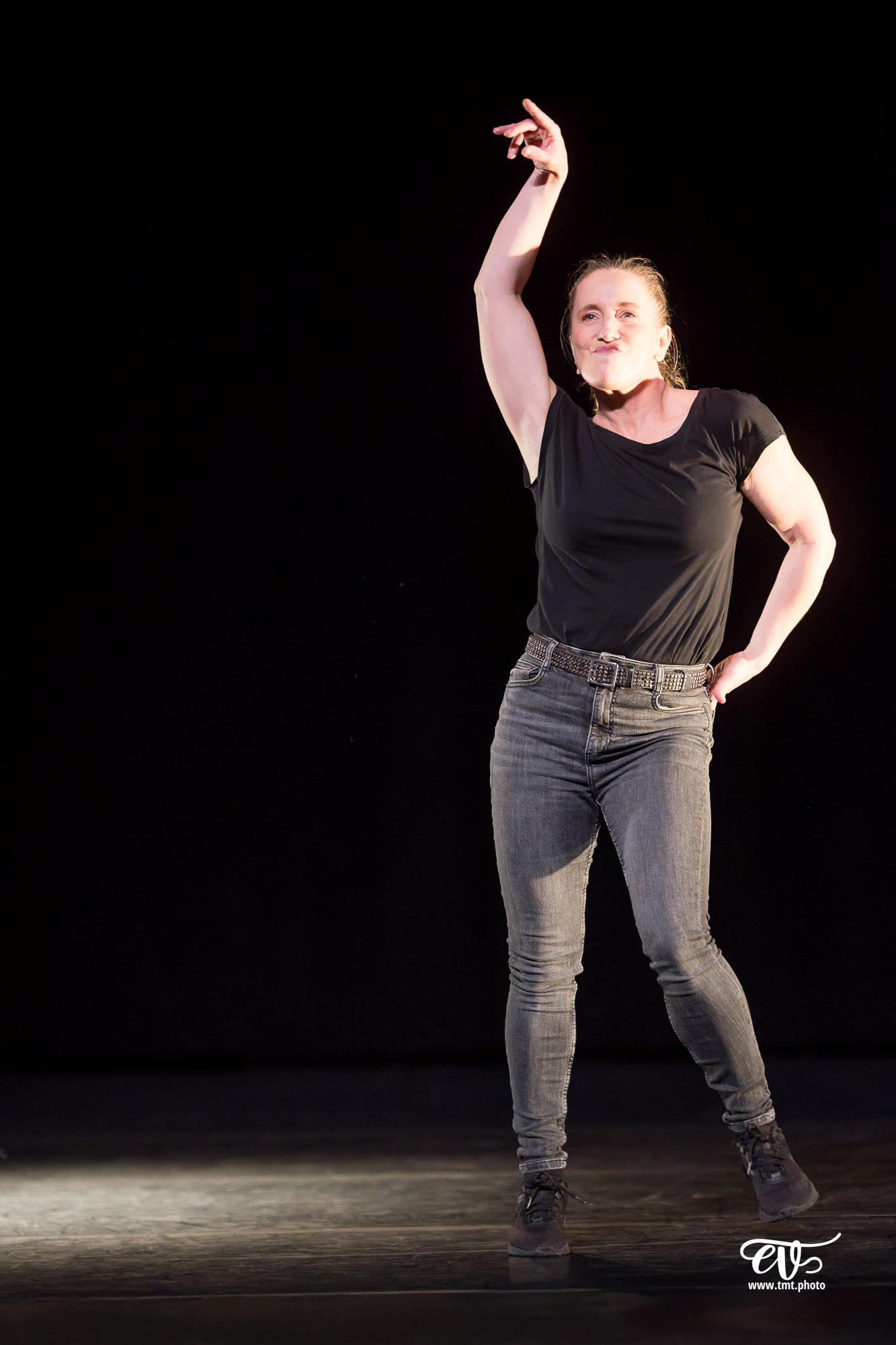 LES CHATOUILLES OU LA DANSE DE LA COLÈRE (ANDRÉA BESCOND)